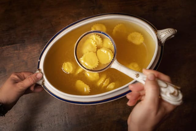 Anolini in brodo, piatto tradizionale parmense